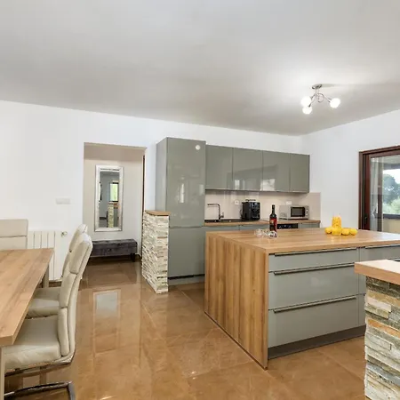 Miromar App Villa