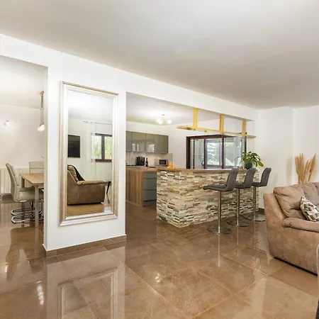 Miromar App Willa Pula