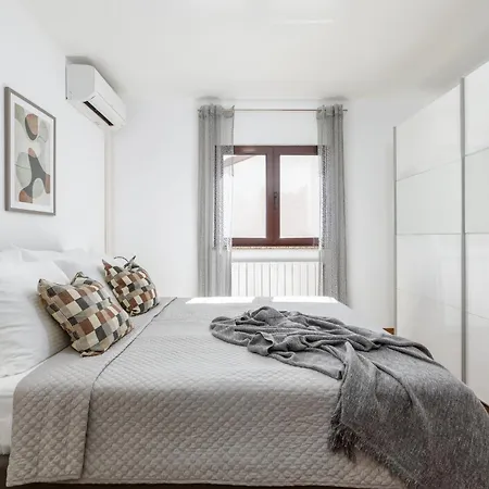 Miromar App Villa