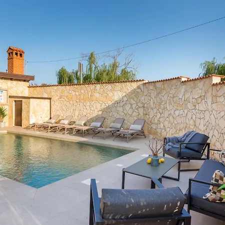 Miromar App Villa *
