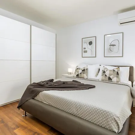 Miromar App 别墅 普拉