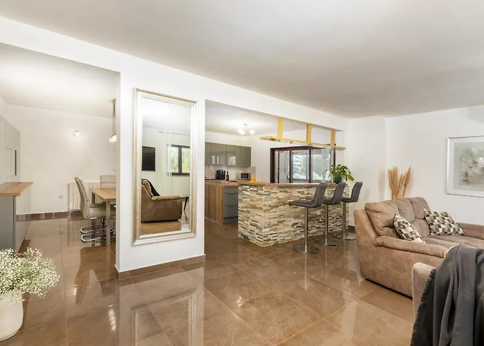 Miromar App Villa Pula